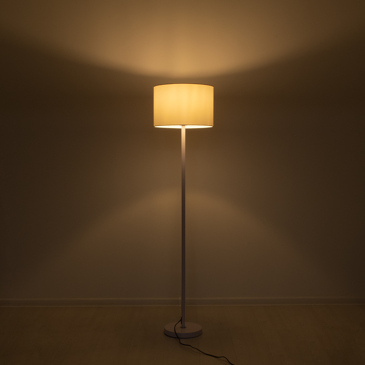 GLOBOSTAR® ASHLEY 00823 Μοντέρνο Επιδαπέδιο Φωτιστικό με Ντουί 1 x E27 AC 220-240V IP20 - Λευκό - Μ35 x Π35 x Υ145cm - Image 2