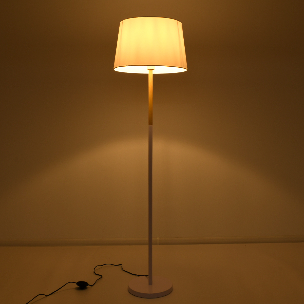 GLOBOSTAR® CEDAR 00828 Μοντέρνο Επιδαπέδιο Φωτιστικό με Ντουί 1 x E27 AC 220-240V IP20 - Λευκό & Μπεζ - Μ40 x Π40 x Υ148cm - Image 2