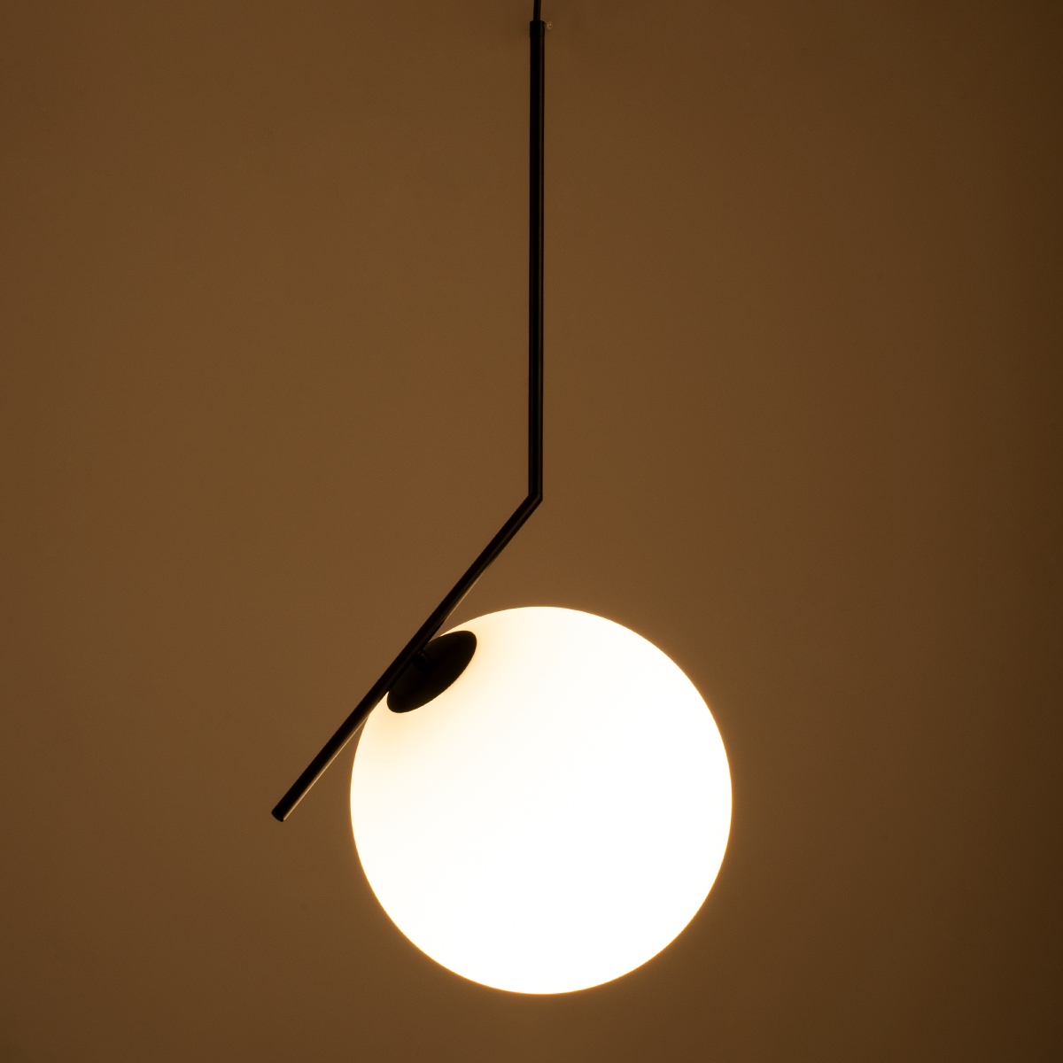 GLOBOSTAR® MONROE 00957 Μοντέρνο Κρεμαστό Φωτιστικό Οροφής με Ντουί 1 x E27 AC 220-240V IP20 - Μαύρο & Λευκό - Μ30 x Π30 x Υ75cm - Image 2