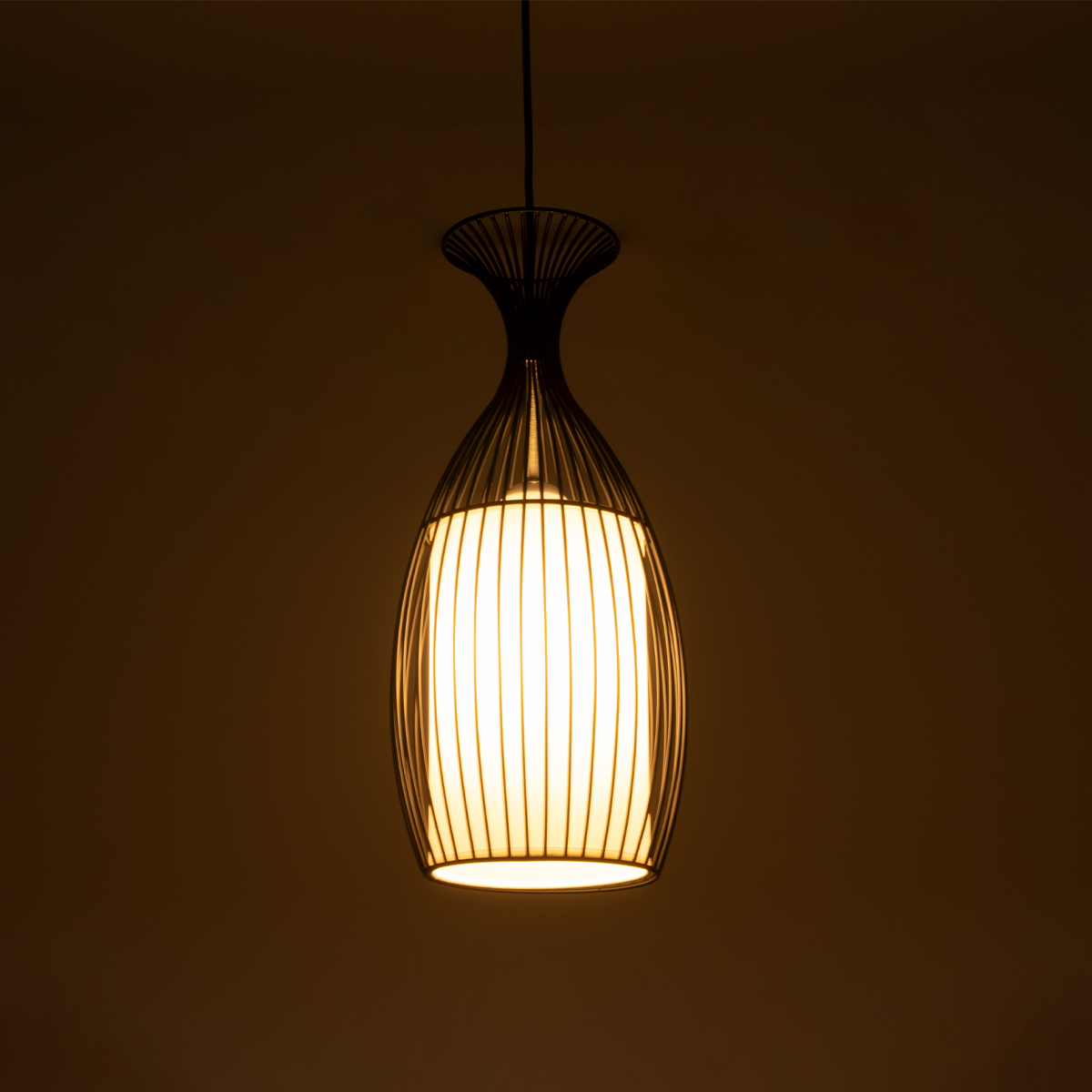 GLOBOSTAR® REA 01196 Μοντέρνο Κρεμαστό Φωτιστικό Οροφής με Ντουί 1 x E27 AC 220-240V IP20 - Μαύρο & Λευκό - Μ18 x Π18 x Υ43cm - Image 2