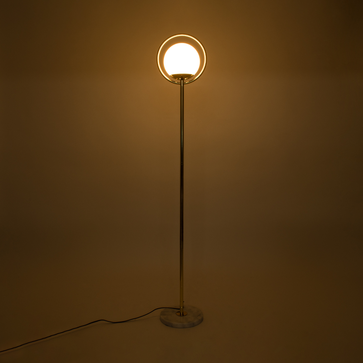 GLOBOSTAR® VERSAILLES 01541 Μοντέρνο Επιδαπέδιο Φωτιστικό με Ντουί 1 x E27 AC 220-240V IP20 - Χρυσό & Λευκό - Μ25 x Π25 x Υ150cm - Image 2