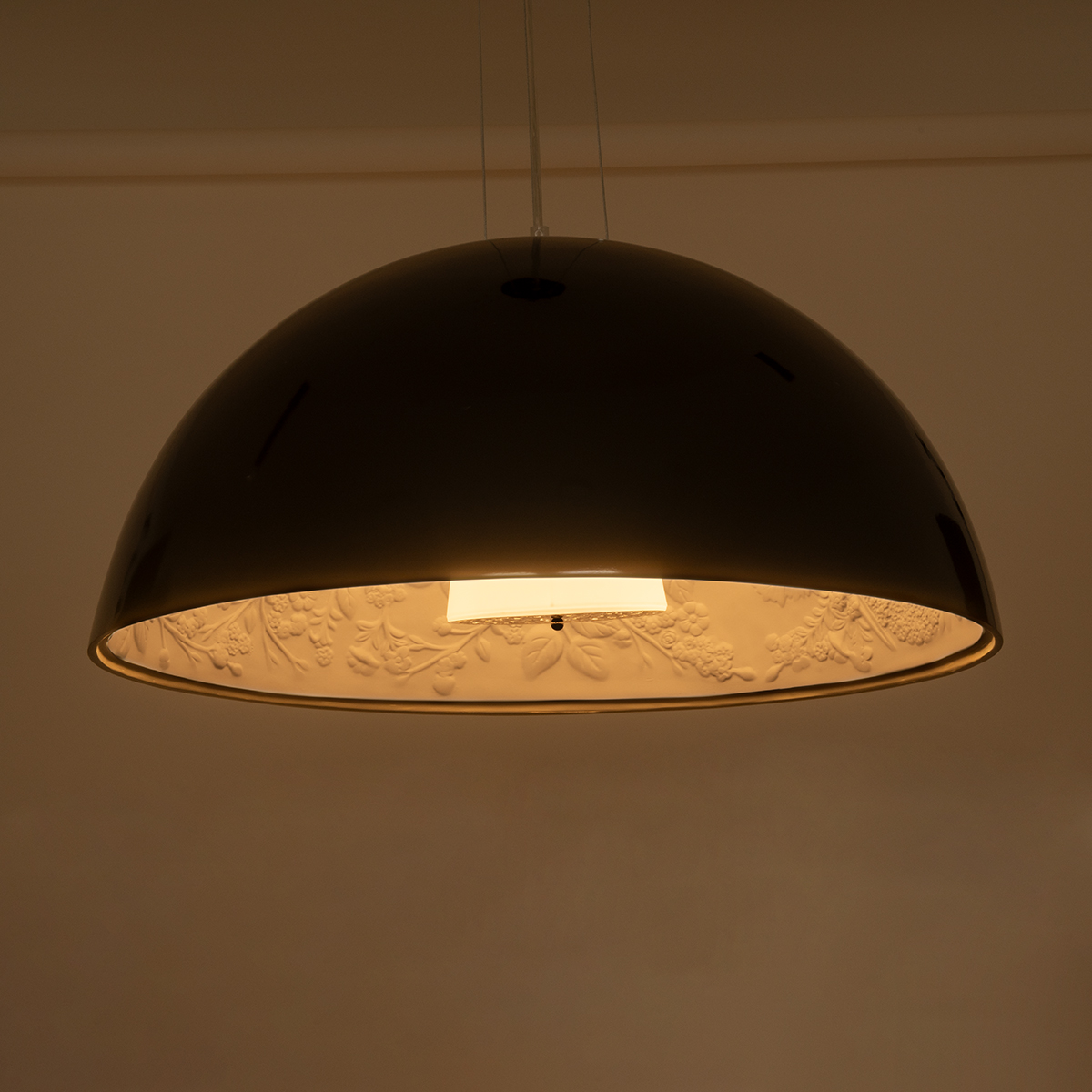 GLOBOSTAR® SERENIA 01270 Μοντέρνο Κρεμαστό Φωτιστικό Οροφής με Ντουί 1 x E27 AC 220-240V IP20 - Μαύρο & Λευκό - Μ60 x Π60 x Υ30cm - Image 2